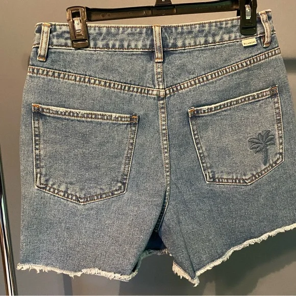 Billabong NWT Size 29 Frayed Blue Jean Shorts - Picture 2 of 5